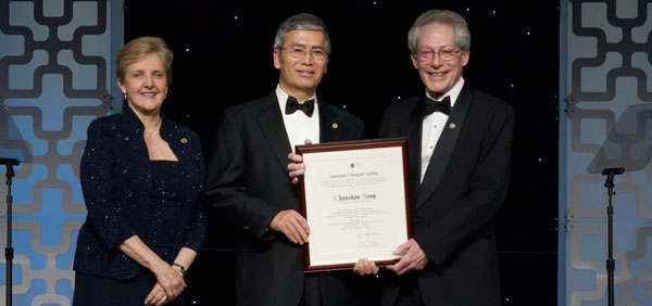 Song receives George A. Olah Award from the American Chemical Society