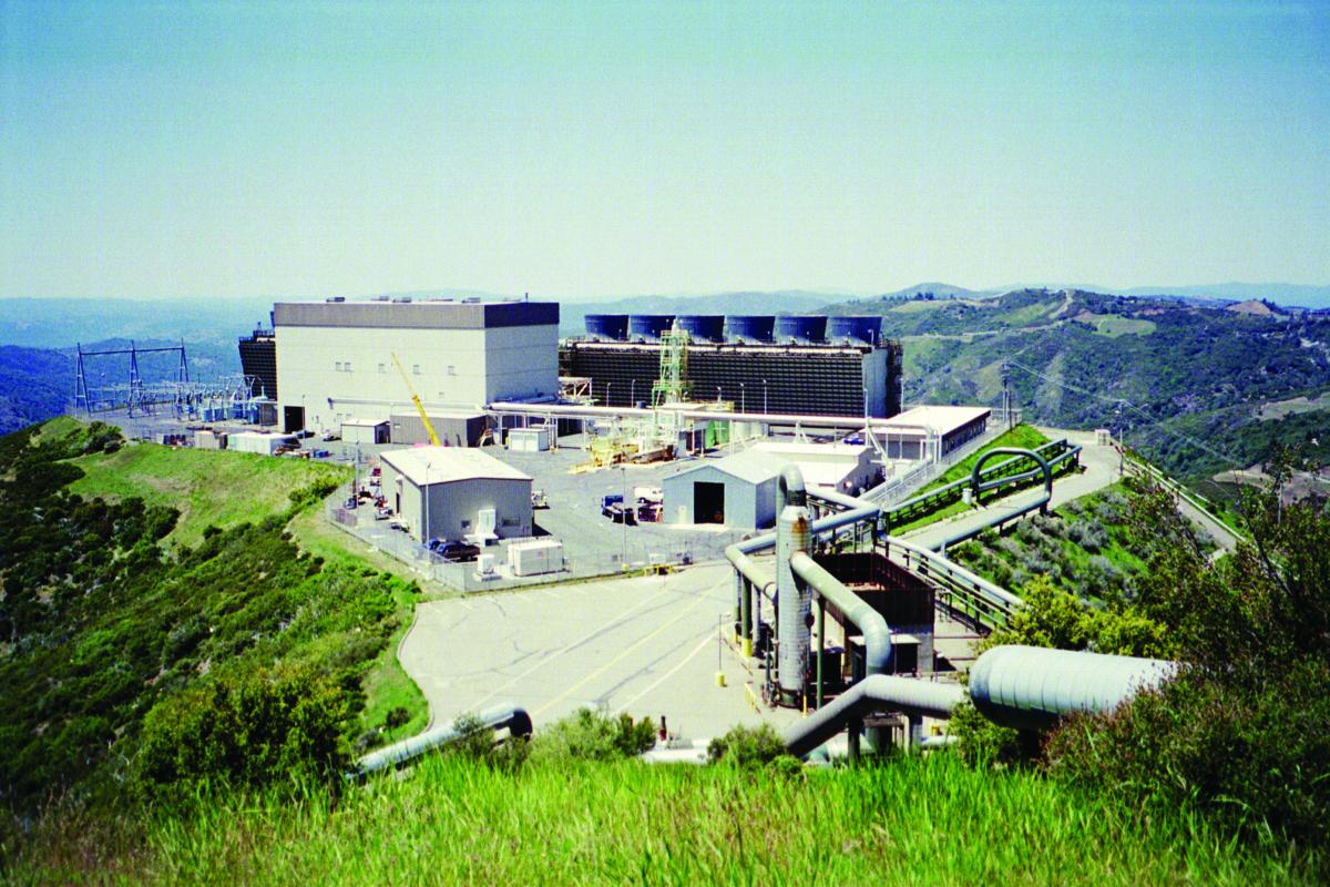 A hilltop power plant gathering geothermal fl uids from the surrounding well fi eld at the Geysers geothermal plant.   e Geysers is the single-largest geothermal operation in the world with a capacity of 700MW, located about 100 miles north of San Francisco.