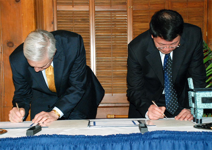 Penn State President Graham Spanier and DUT President Jinping Ou sign the official documents establishing the JCER.