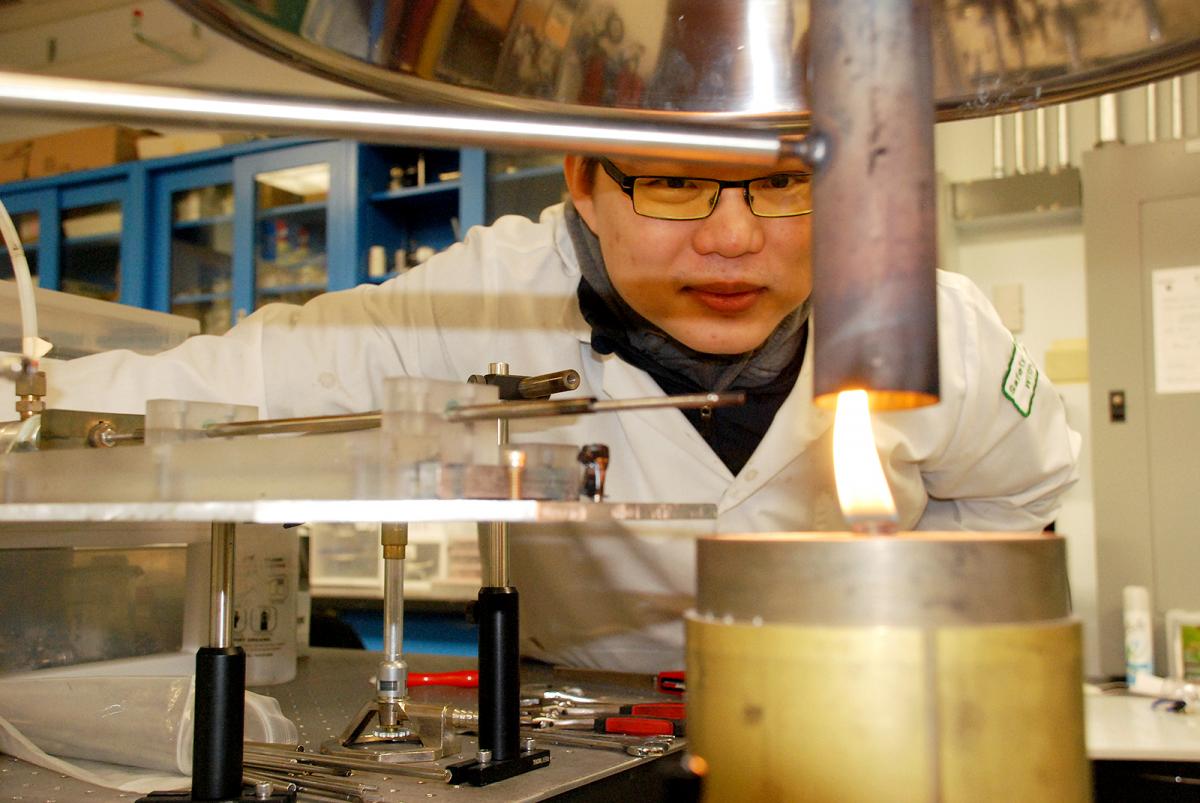 Chung-Hsuan Huang, a graduate student, works in Dr. Vander Wal’s lab at the EMS Energy Institute.